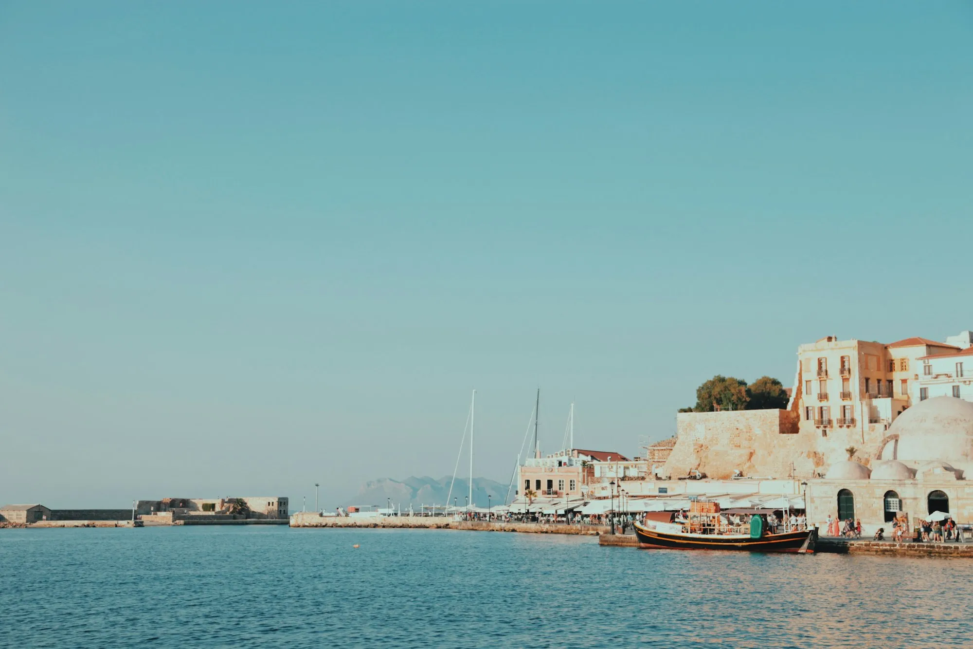 Porto veneziano de Chania, em Creta, no fim de tarde