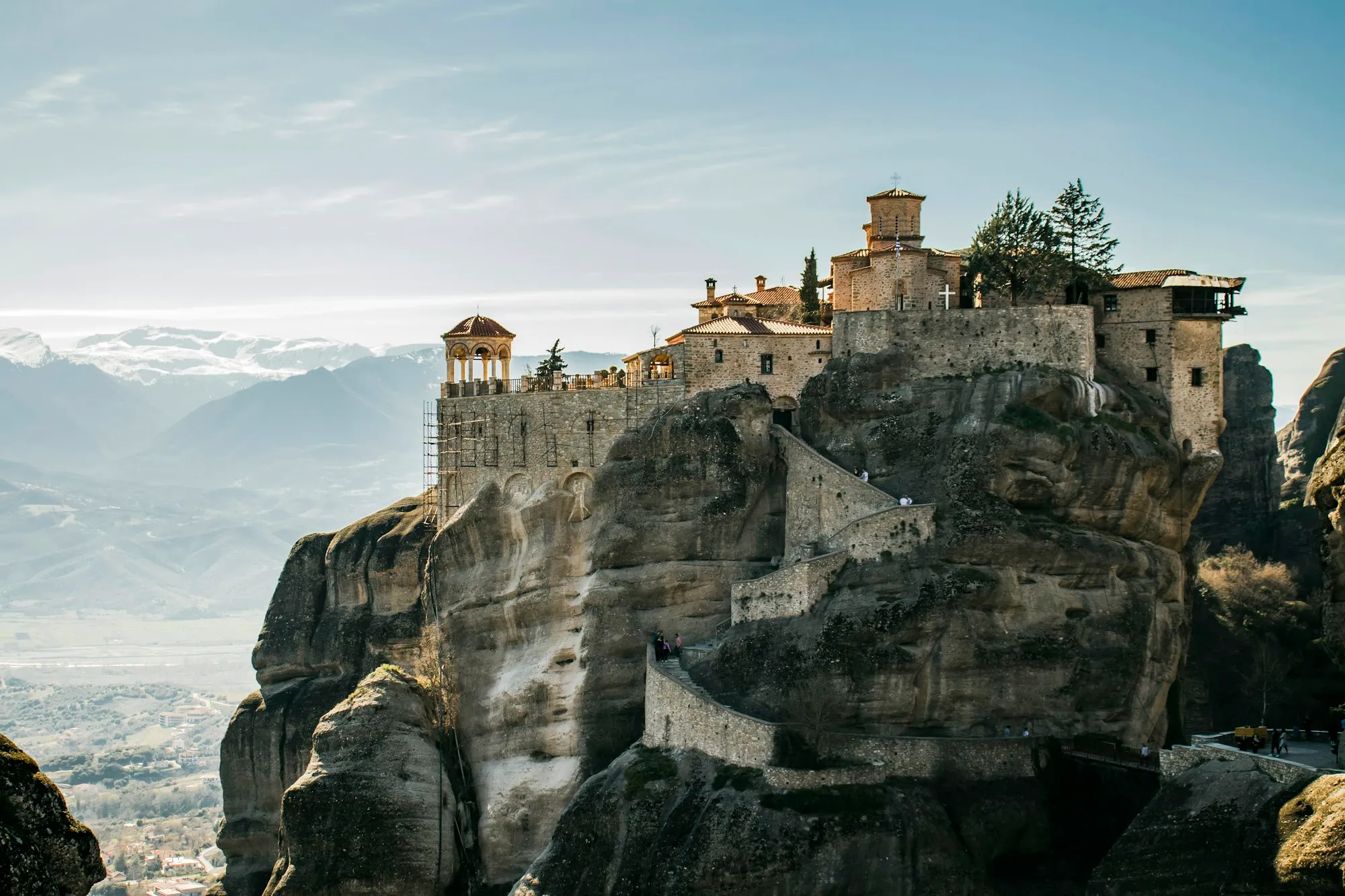 Mosteiro no topo das formações rochosas de Meteora, Grécia
