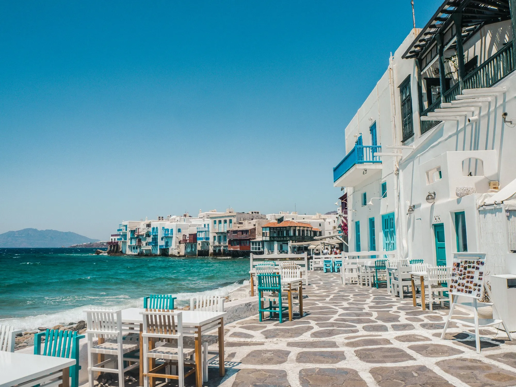 Mesas à beira-mar em Little Venice, Mykonos